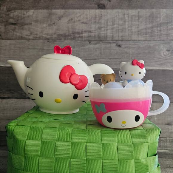 2017 Sanrio Hello Kitty Tea Set McDonald's Toy My Melody Cup Teapot Gift - Picture 1 of 9